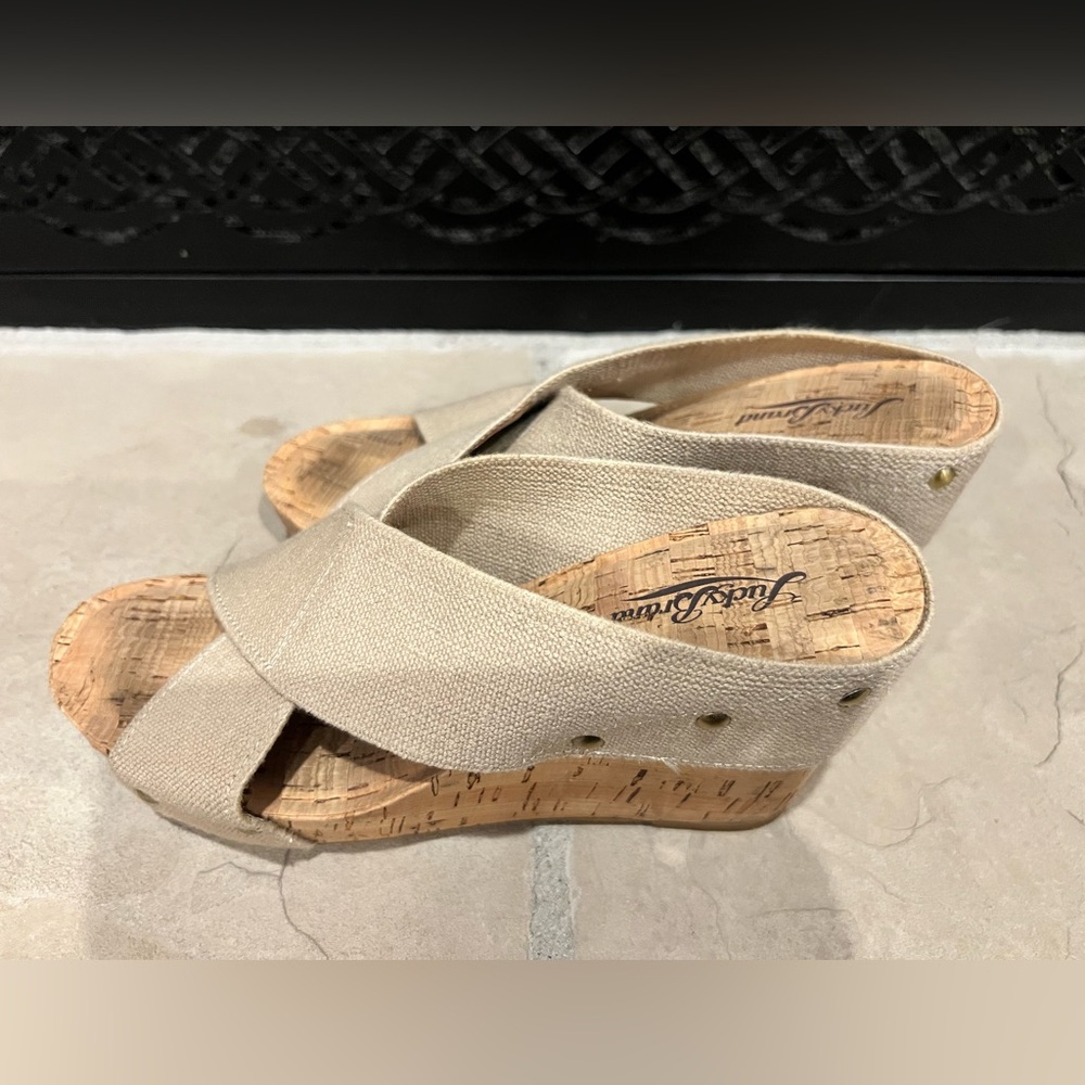 Lucky Brand Women's Cream Wedge Sandals
